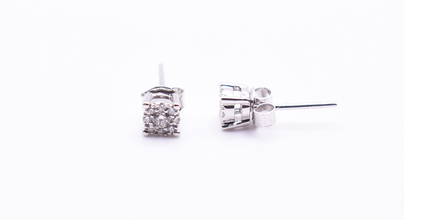 Pair of 18k White Gold Illusion Diamond Stud Earrings