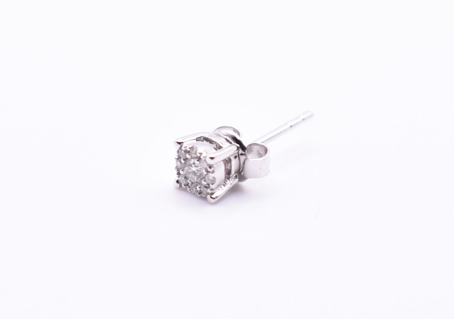 Pair of 18k White Gold Illusion Diamond Stud Earrings