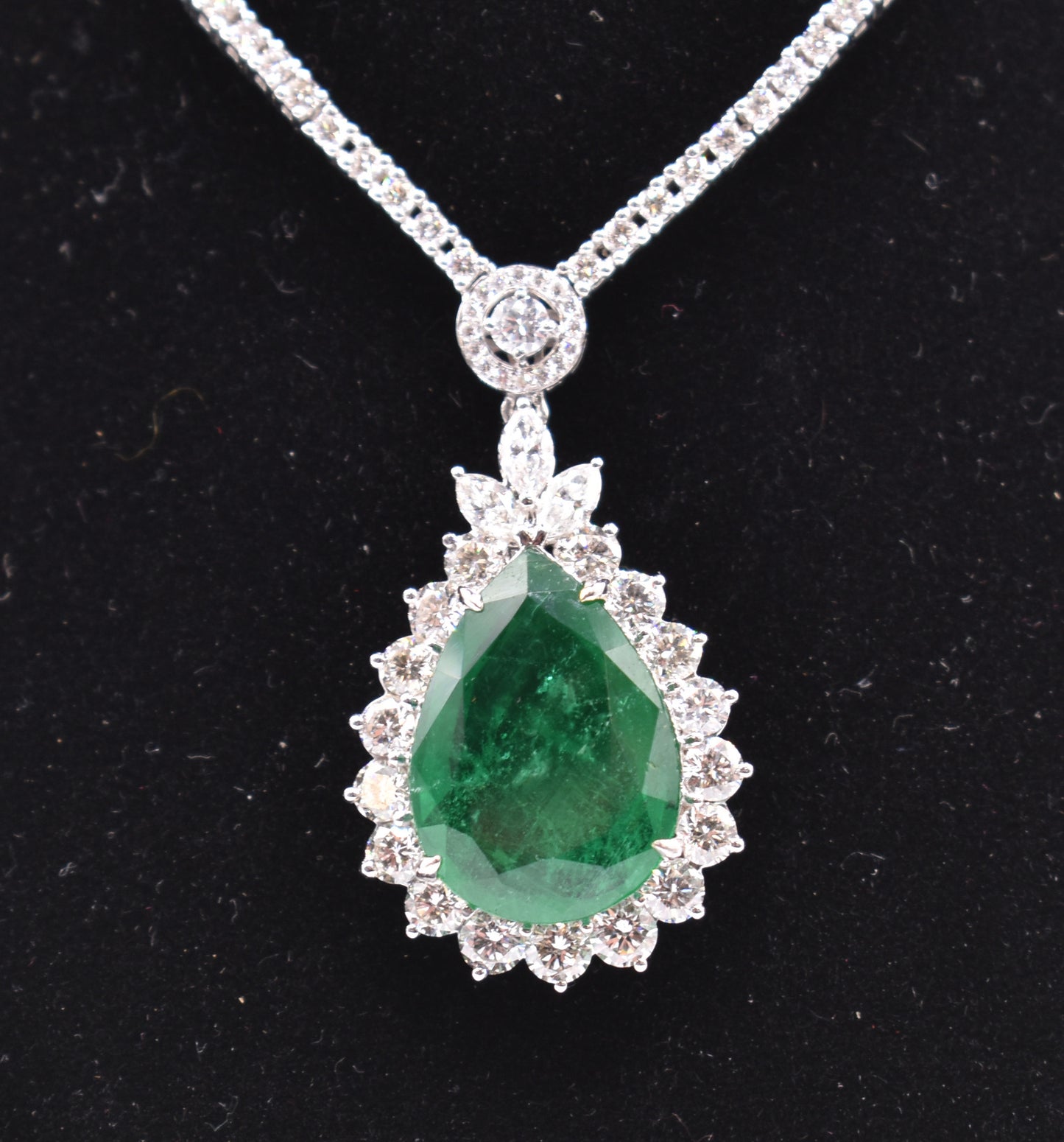 18k White Gold Emerald & Diamond Necklace