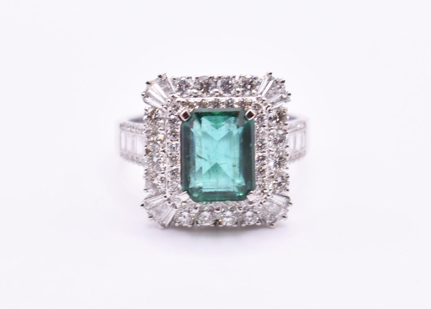 18k White Gold Emerald & Diamond Ring