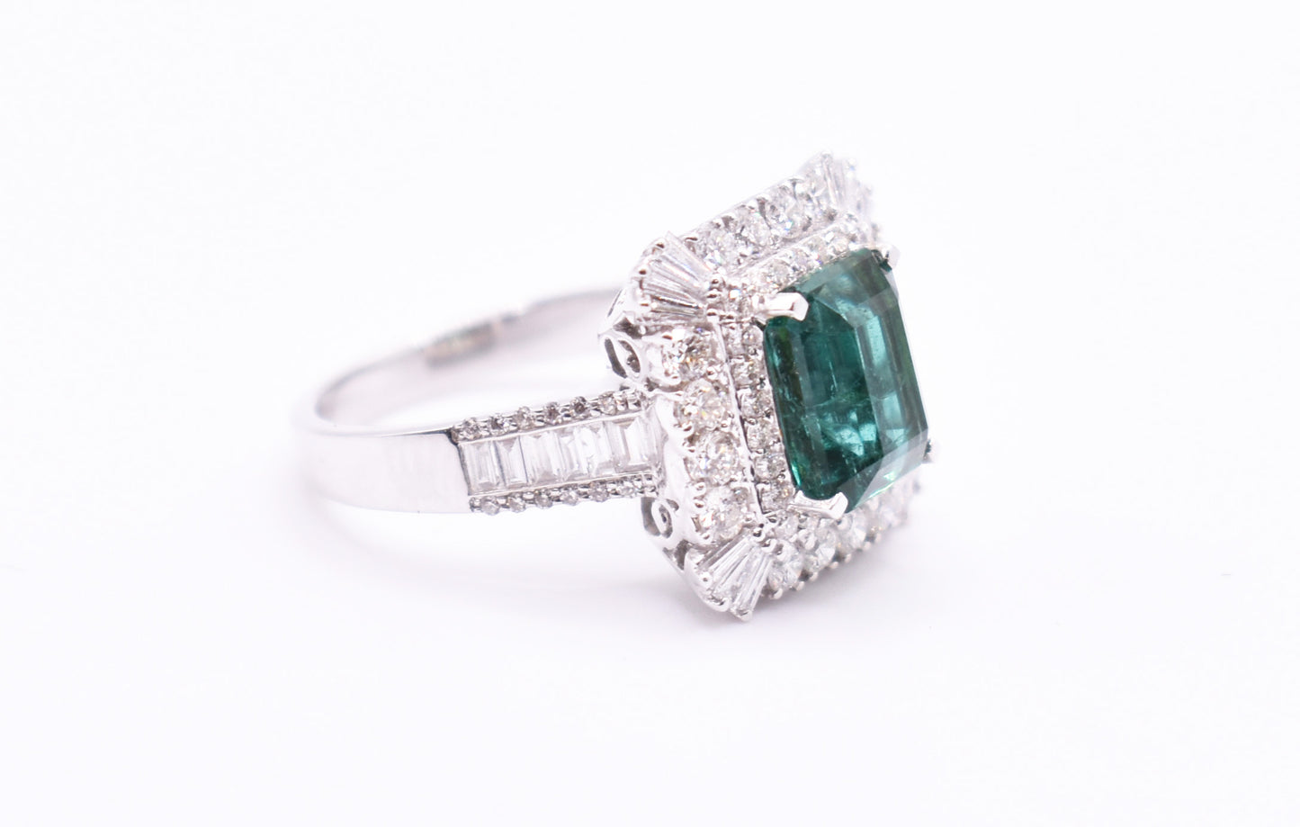 18k White Gold Emerald & Diamond Ring