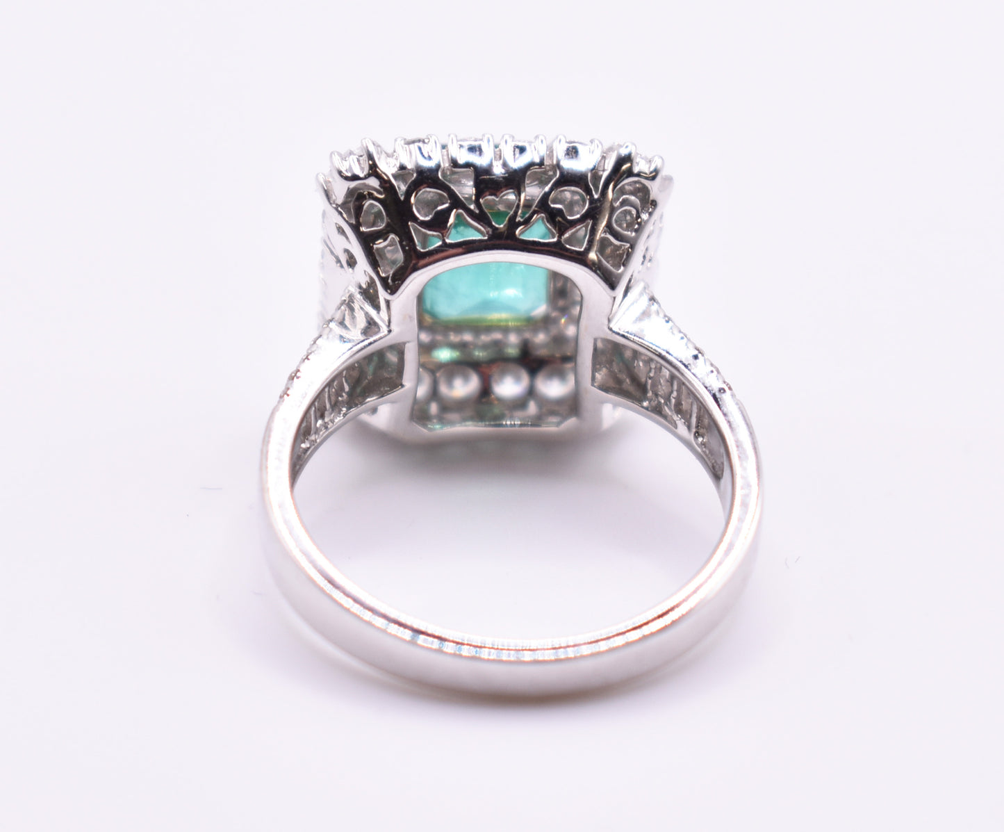 18k White Gold Emerald & Diamond Ring