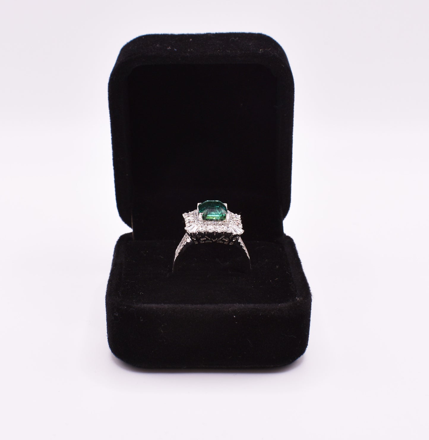 18k White Gold Emerald & Diamond Ring