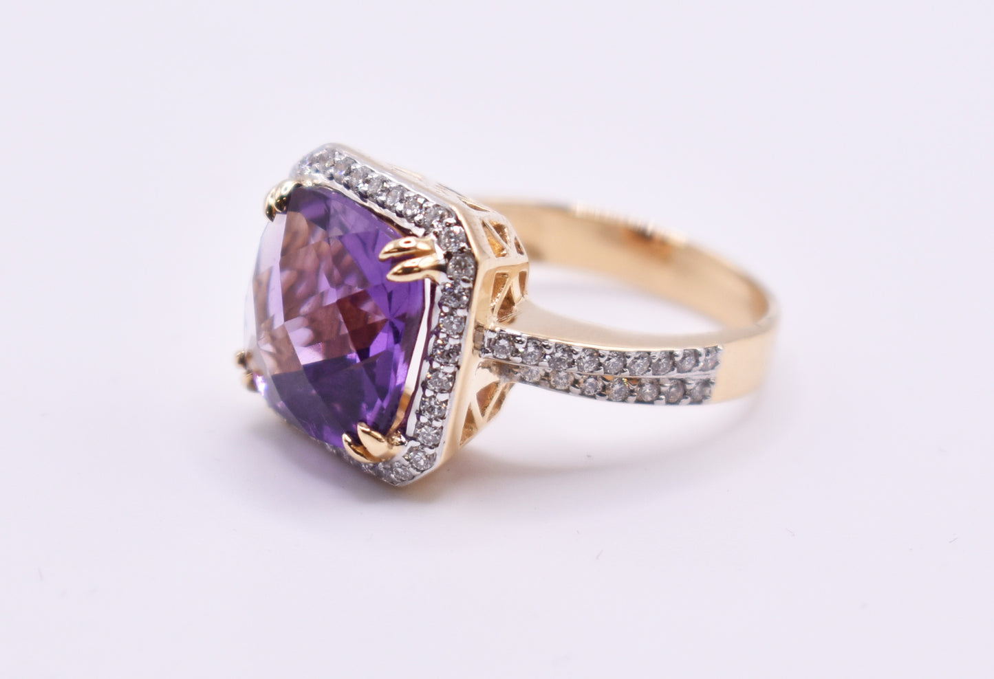 18k Yellow Gold Amethyst & Diamond Ring