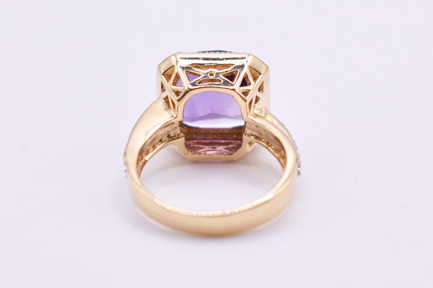 18k Yellow Gold Amethyst & Diamond Ring