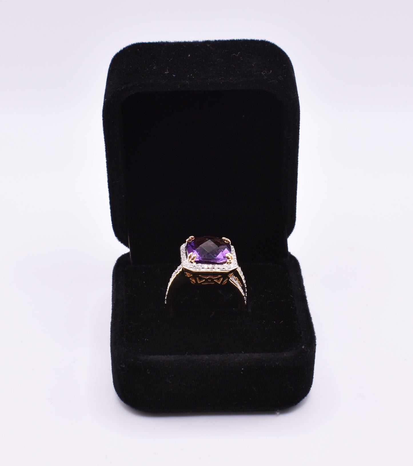 18k Yellow Gold Amethyst & Diamond Ring