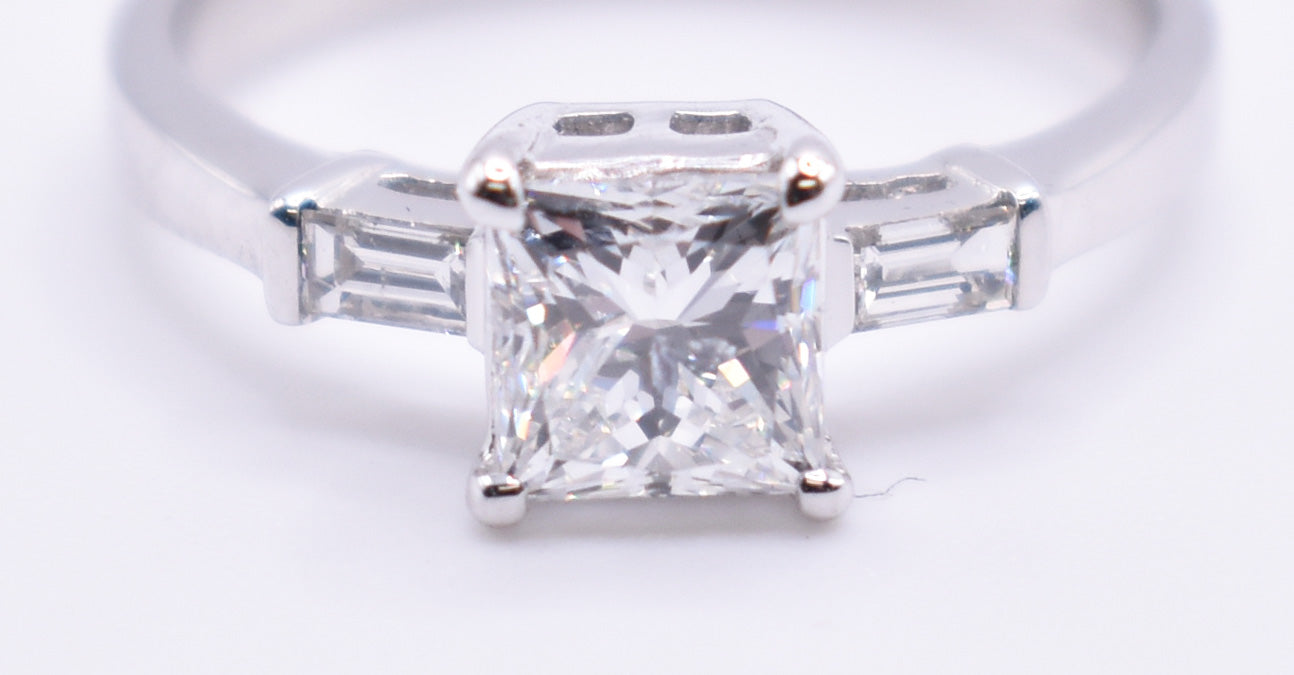 18ct White Gold 1ct Princess Cut Diamond Engagement Ring