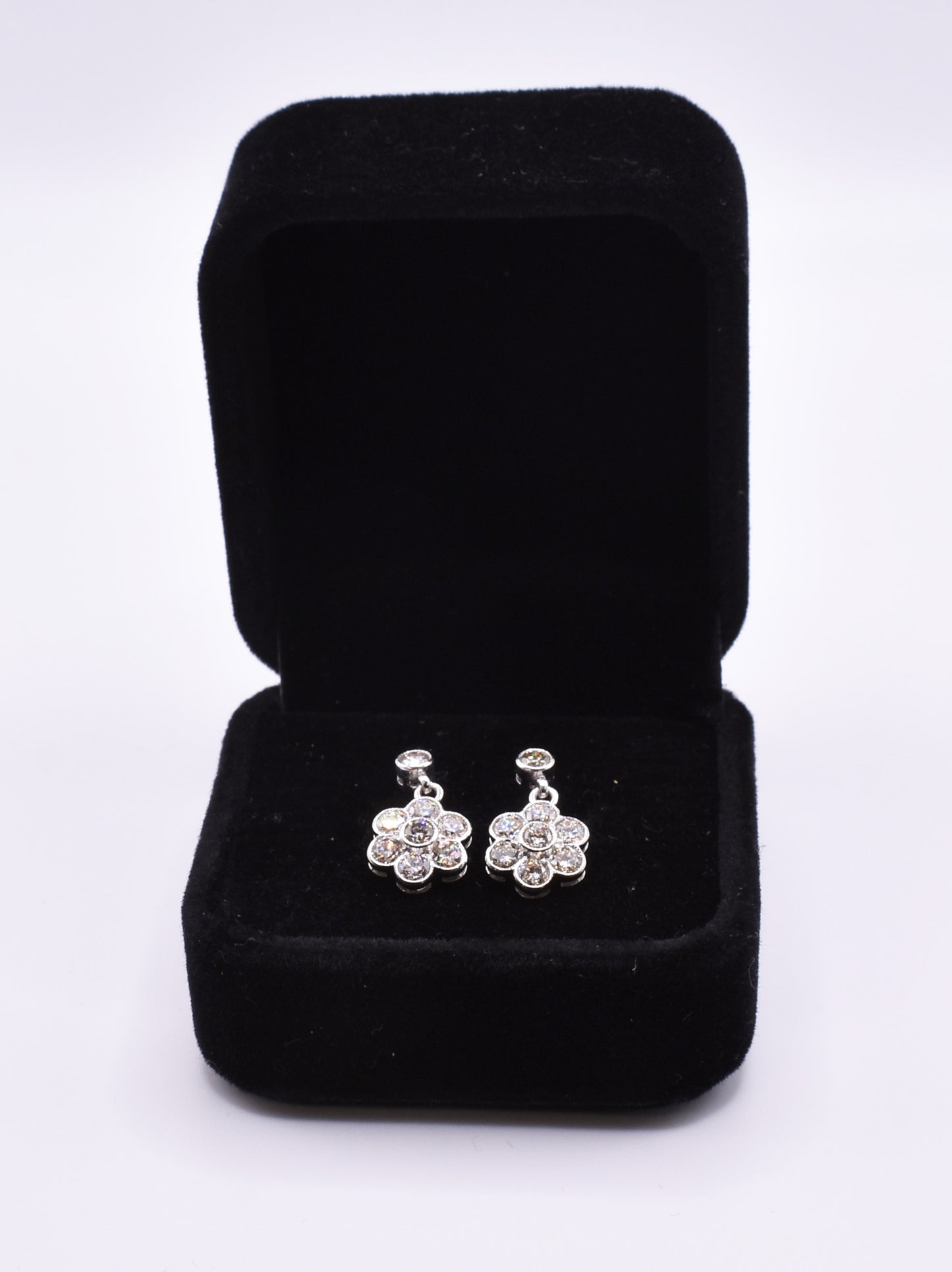 Pair of 18k White Gold Diamond Daisy Drop Earrings