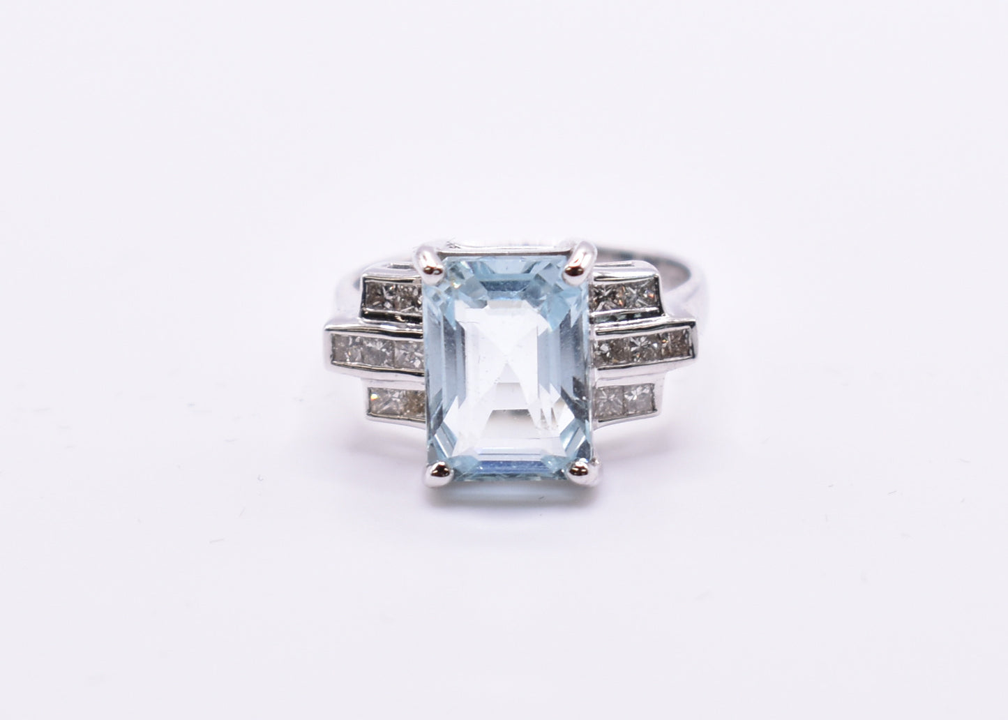 18k White Gold Aquamarine & Diamond Ring