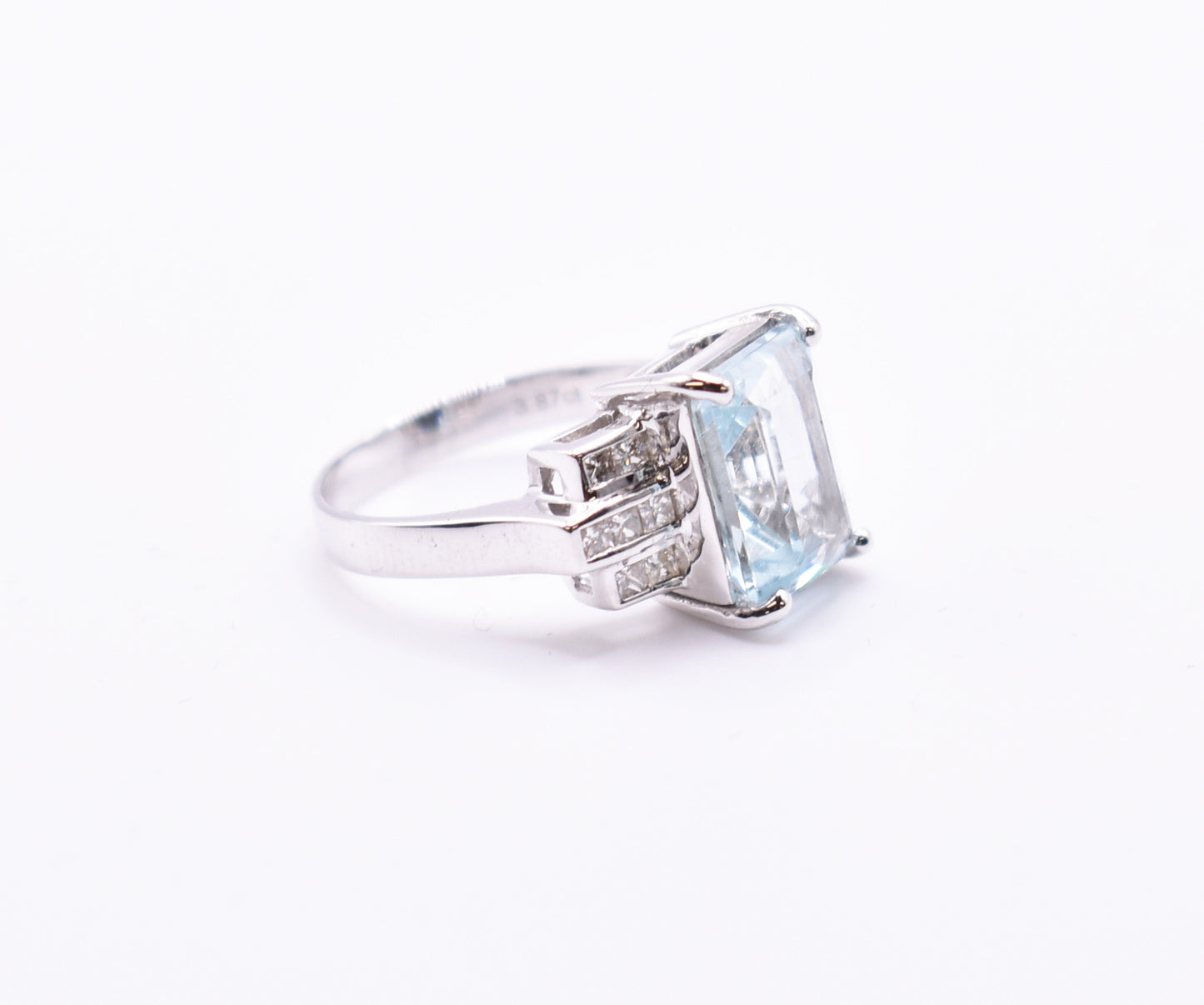 18k White Gold Aquamarine & Diamond Ring