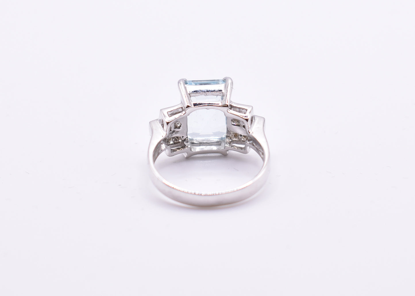 18k White Gold Aquamarine & Diamond Ring