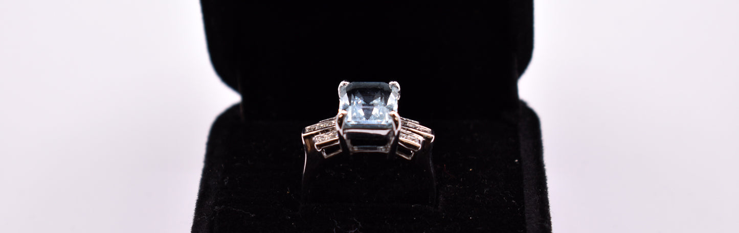 18k White Gold Aquamarine & Diamond Ring