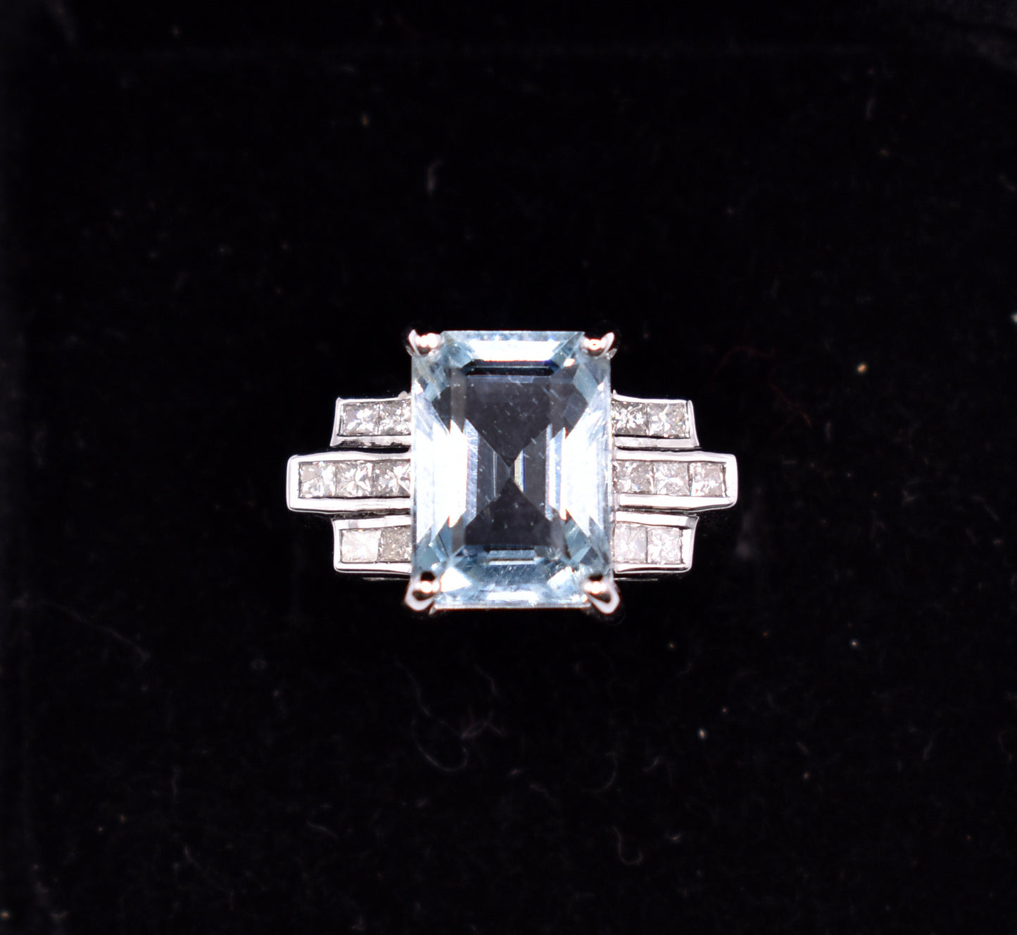 18k White Gold Aquamarine & Diamond Ring