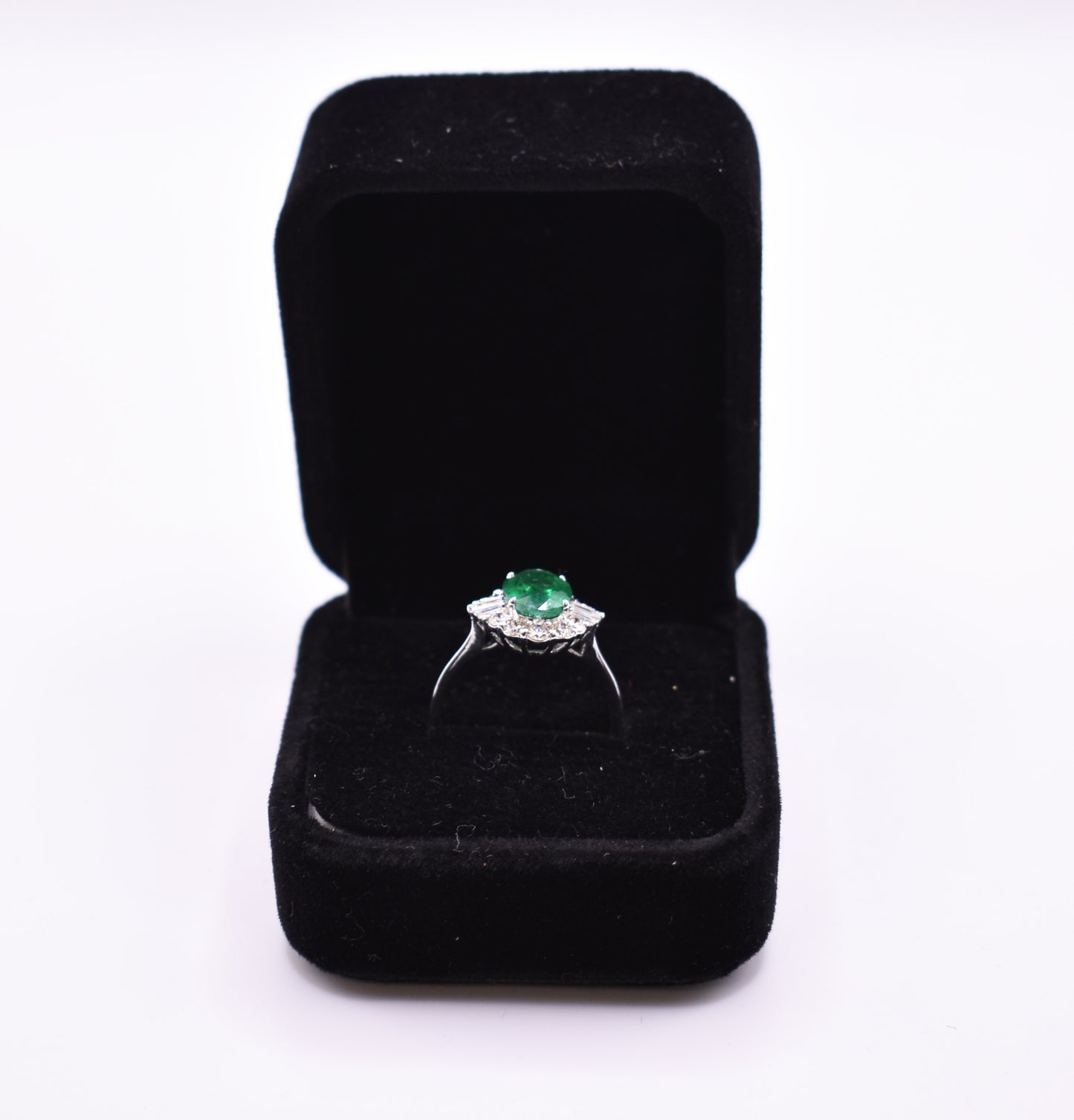 18k White Gold Emerald & Diamond Ring