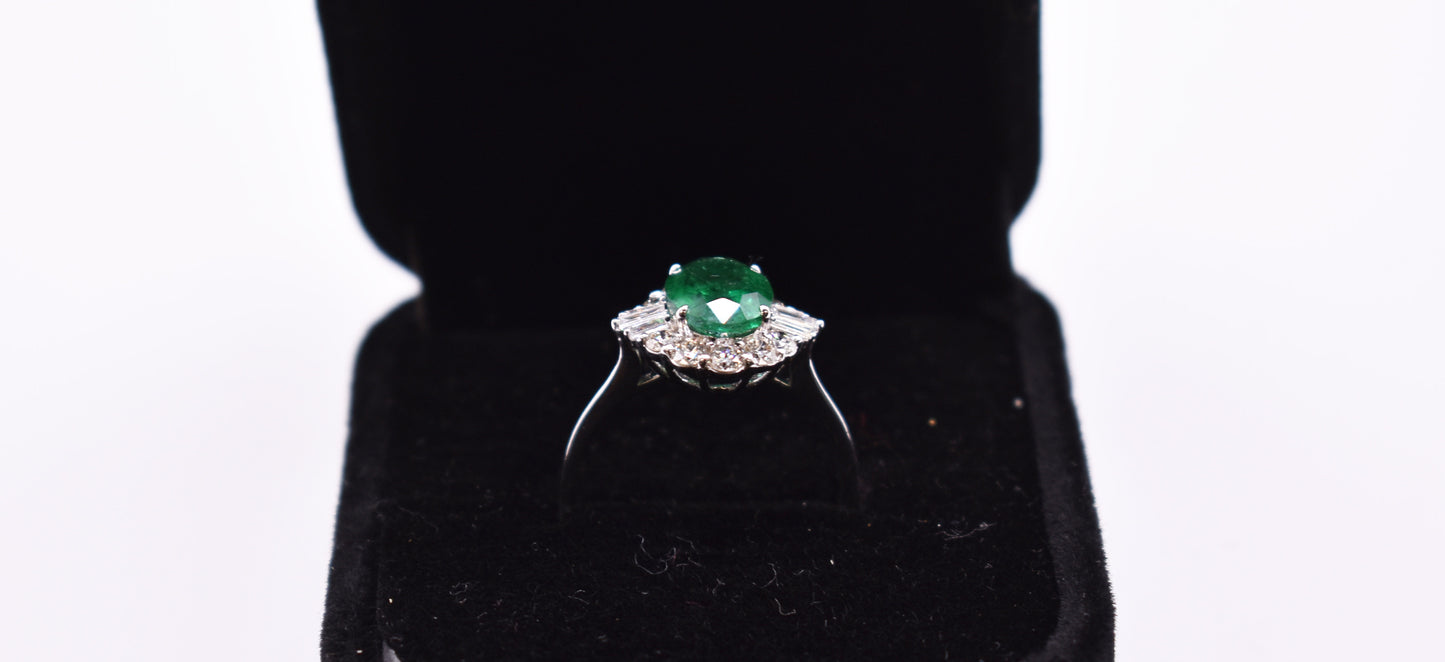 18k White Gold Emerald & Diamond Ring